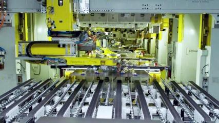 北汽重卡数字孪生智慧工厂落成投产，北京重卡首台车下线即交付